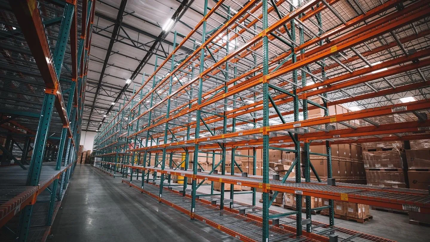 Wire Decking vs. Solid Decking: Which Is Right for Your Pallet Rack System?
