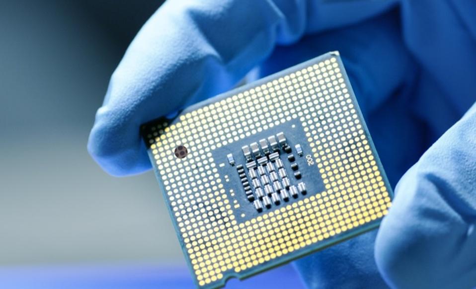 Federal vs. Private Investment: Balancing Forces in U.S. Microelectronics Strategy