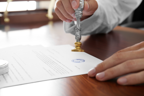 Why Translation and Notary Services Matter More Than You Think