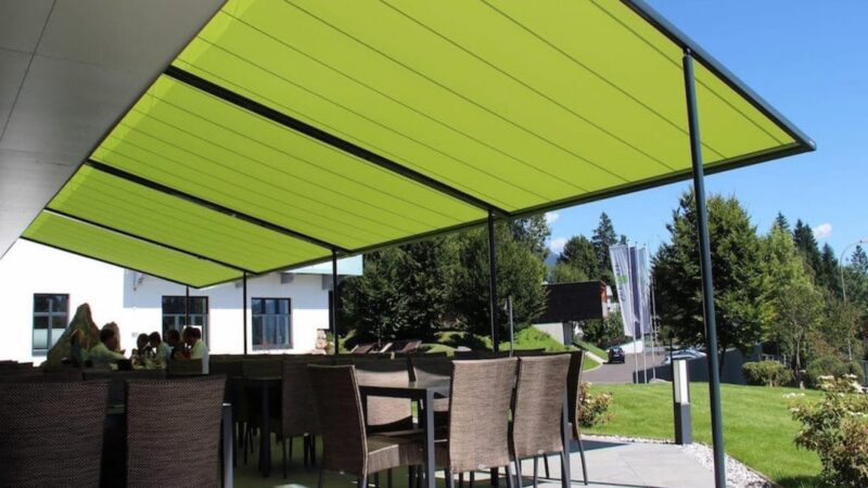 Features and Benefits of a Waterproof Awning