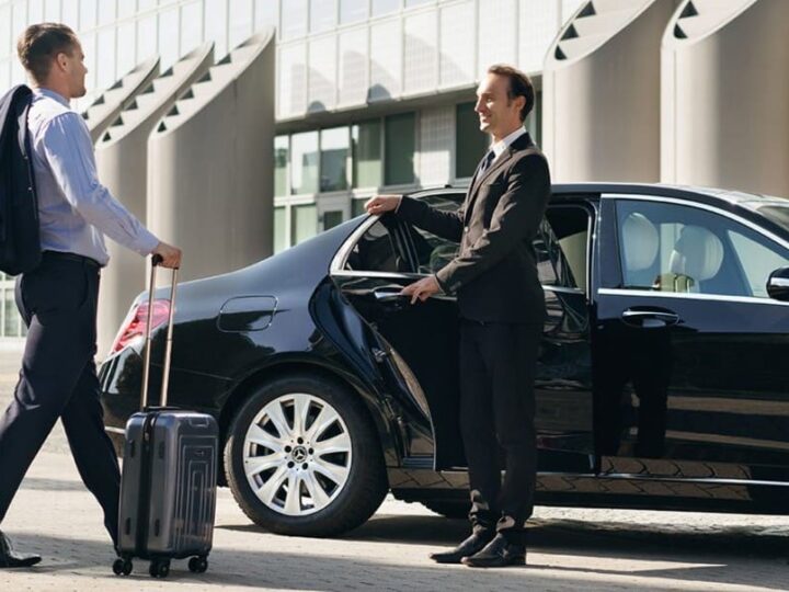A Complete Guide to Choosing the Best Chauffeur for Your Sydney Airport Transfer