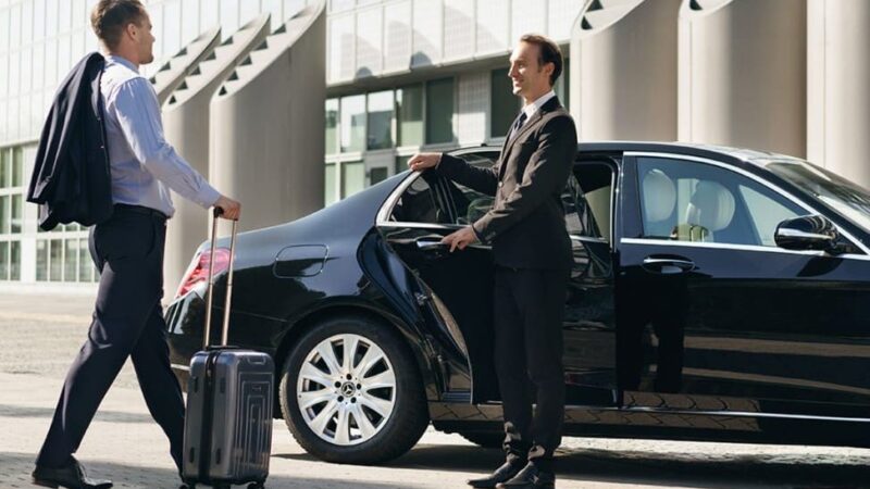 A Complete Guide to Choosing the Best Chauffeur for Your Sydney Airport Transfer