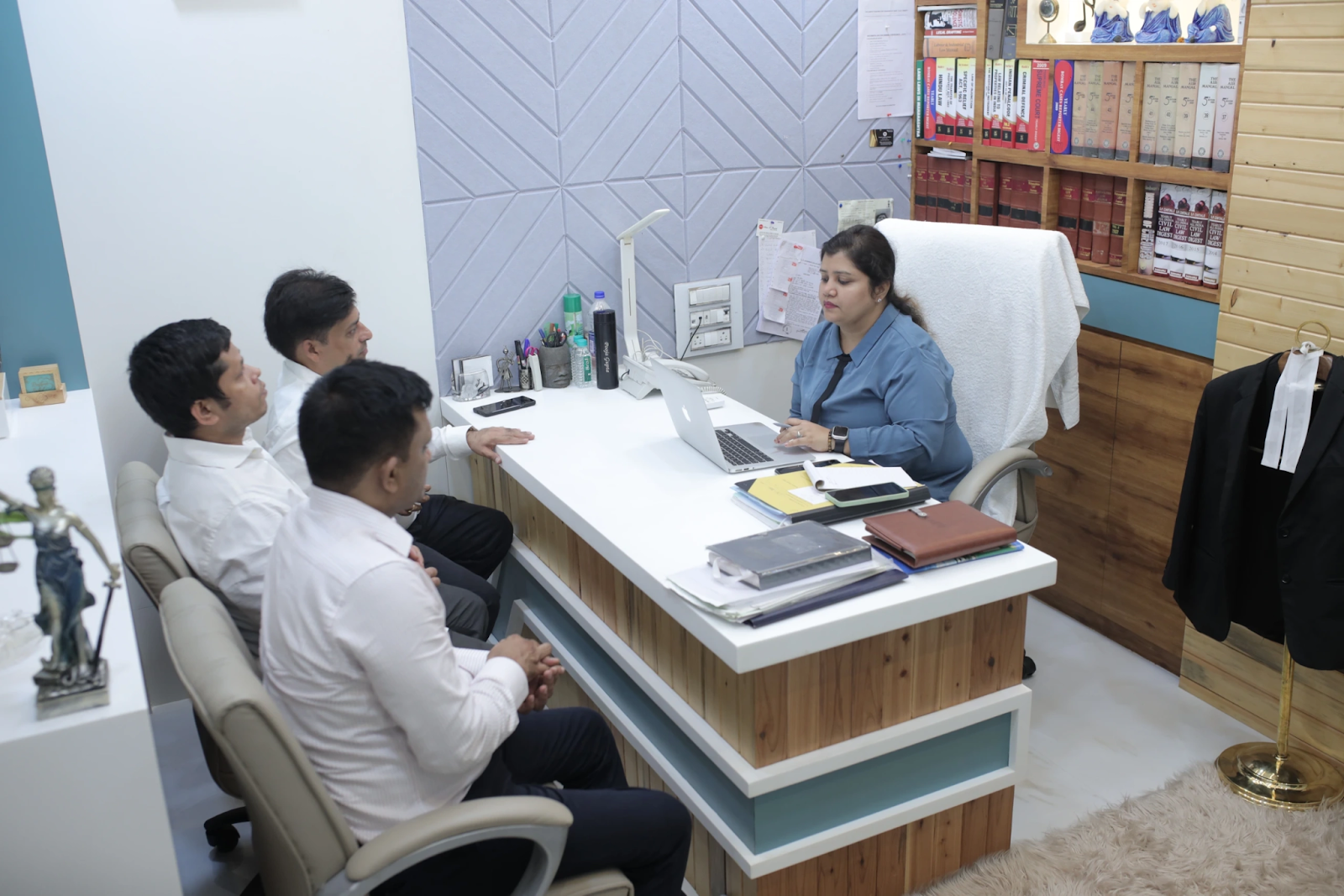 Tips to Find the Right Advocate in Navi Mumbai: Every Client Must Know