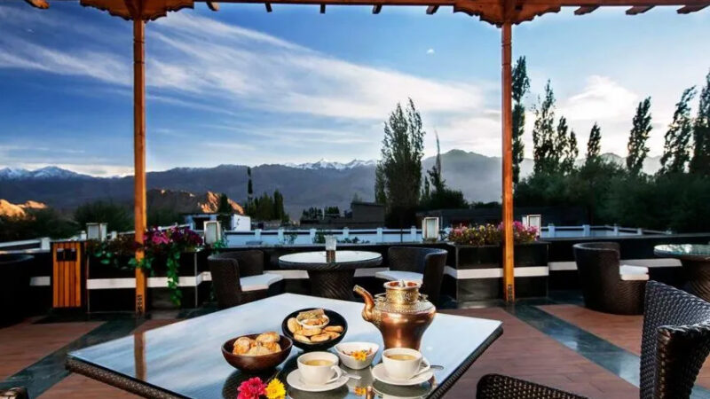 What to Eat in Leh? Ladakhi Dishes, Cafes and Comfort Food in the Mountains