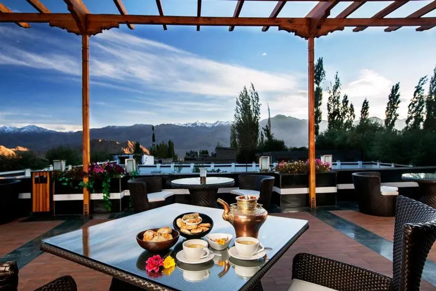 What to Eat in Leh? Ladakhi Dishes, Cafes and Comfort Food in the Mountains