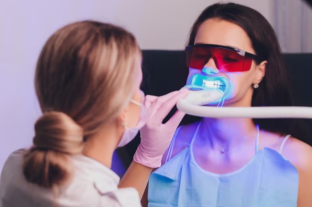 How to Approach Cosmetic Teeth Whitening the Right Way